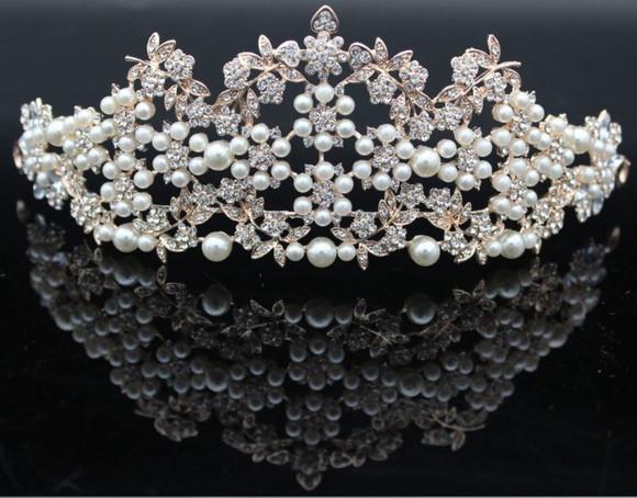 Tiara Flores de pérolas e strass