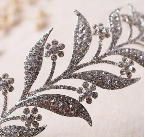 Tiara Folhas e Flores de Strass