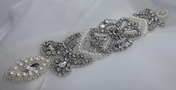 Aplique de strass e pérolas