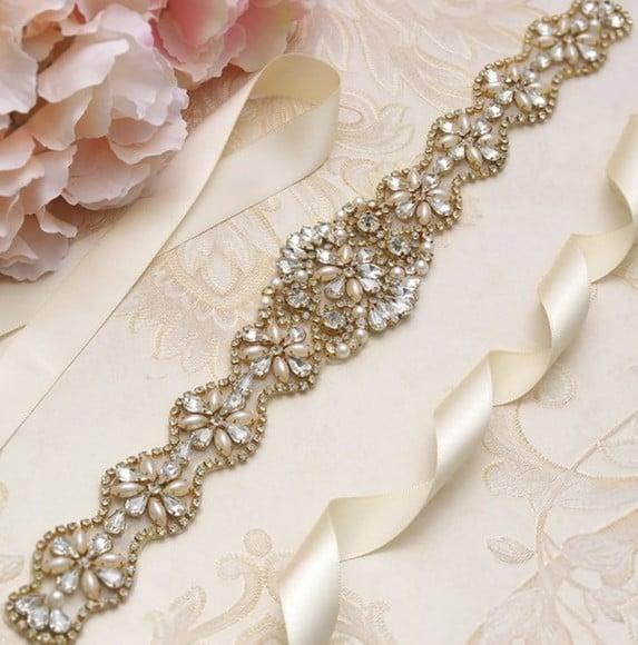 Aplique Dourado com Strass e Pérolas