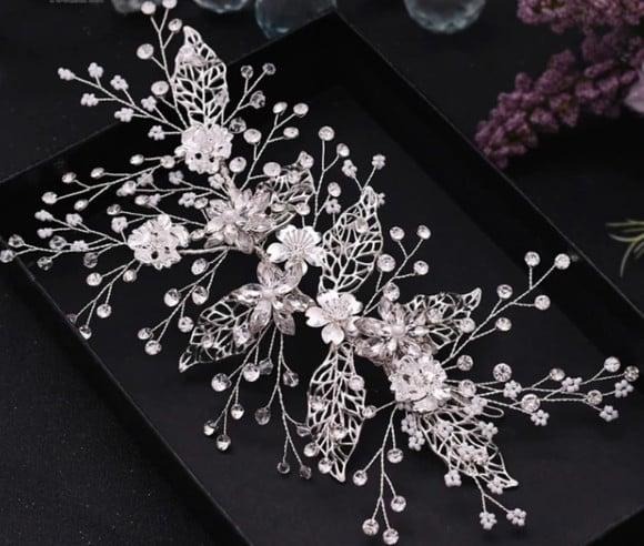 Arranjo de cabeça flores e folhas de strass prata