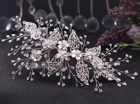 Arranjo de cabeça flores e folhas de strass prata