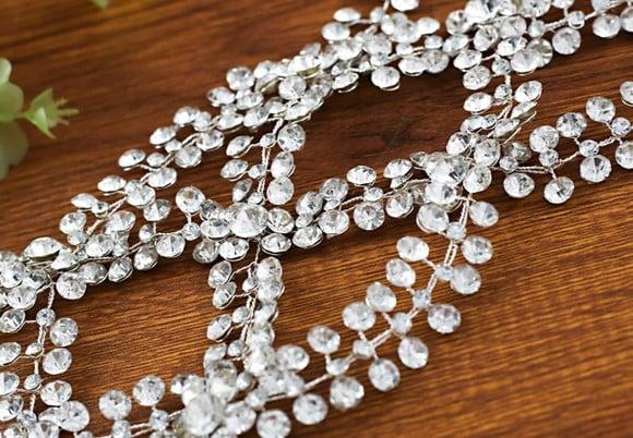Arranjo de cabeça quadriculado de strass