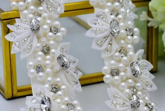 Cinto Bordado com pérolas, flores e strass