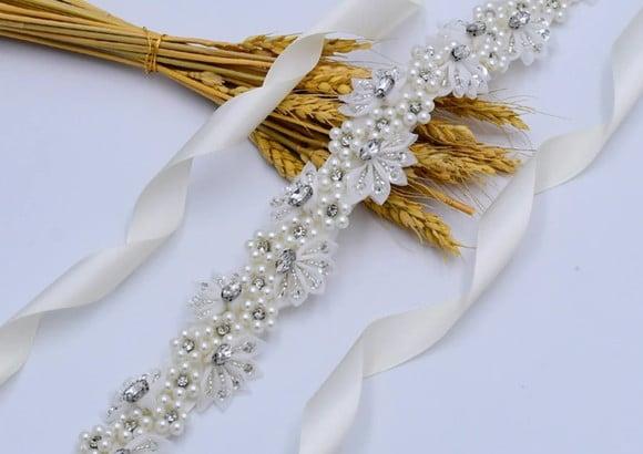 Cinto Bordado com pérolas, flores e strass