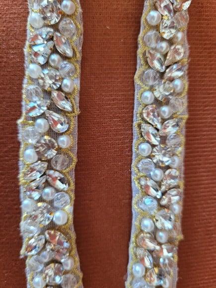 Cinto Bordado com Strass e Pérolas Pespontado Dourado
