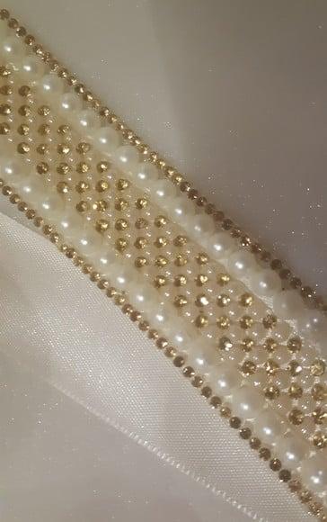 Cinto de Pérolas e Strass Dourado