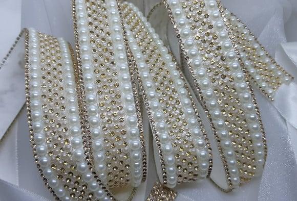 Cinto de Pérolas e Strass Dourado