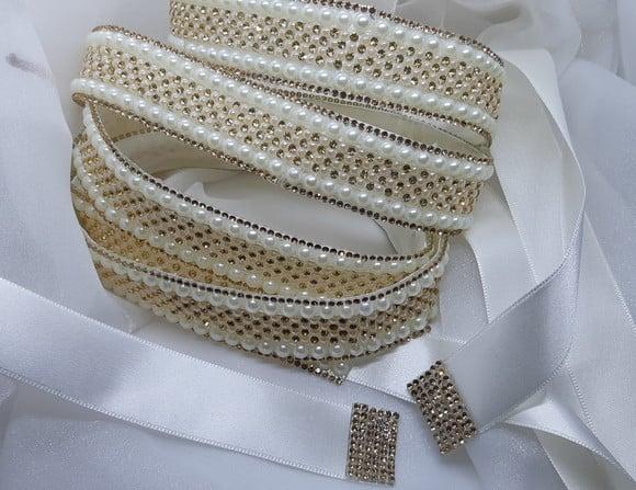 Cinto de Pérolas e Strass Dourado