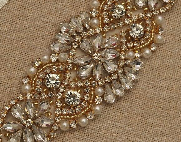 Cinto de Strass Dourado com Pérolas Aplique 55 cm