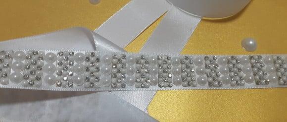 Cinto de strass e pérolas delicado