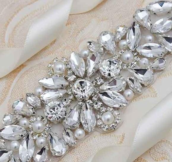 Cinto de Strass e Pérolas 78 cm Cor Prata