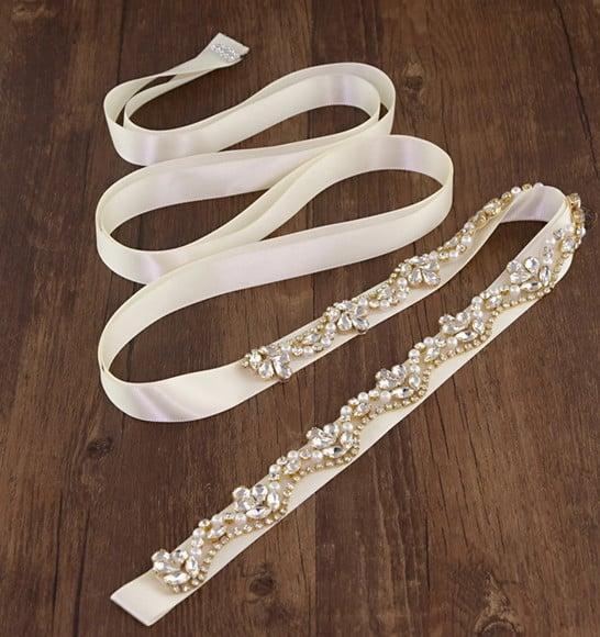 Cinto Dourado com Pedras e Pérolas