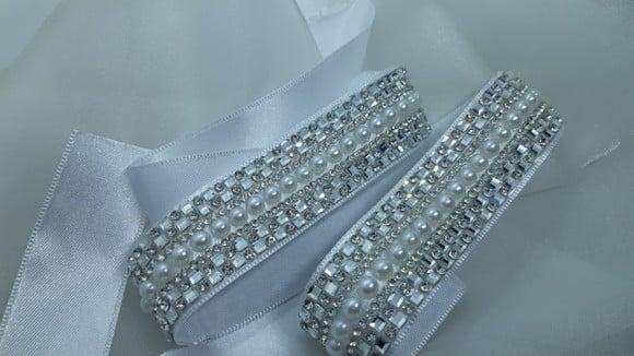 Cinto Prateado com Pérolas e Strass