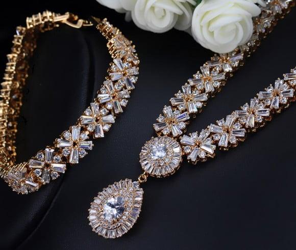Conjunto Colar, Brinco e Pulseiras de Zircônia