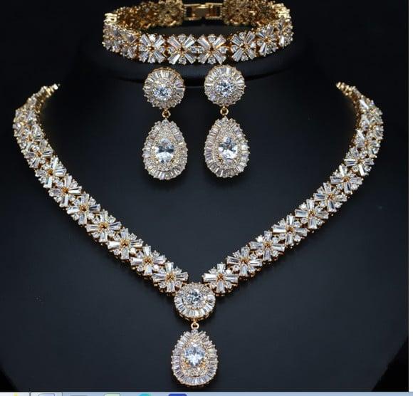 Conjunto Colar, Brinco e Pulseiras de Zircônia