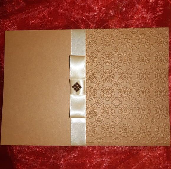 Convite Cor Kraft com Textura e Fita