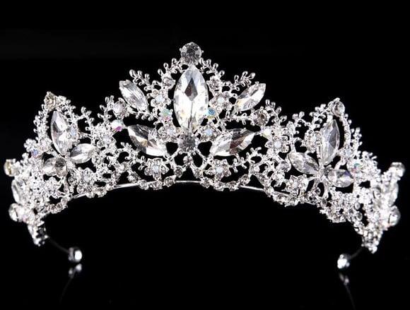 Coroa estilo barroco com Strass