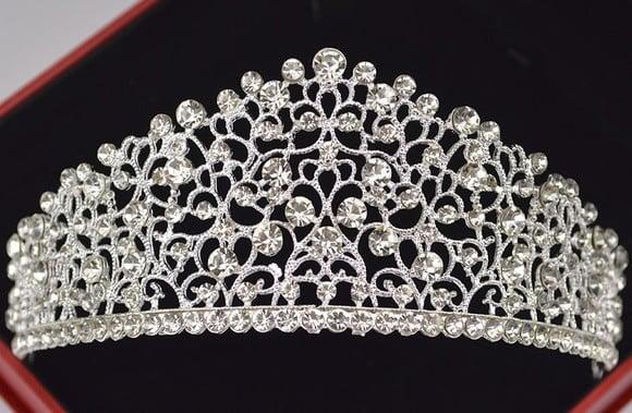 Coroa Tiara arabescos de strass