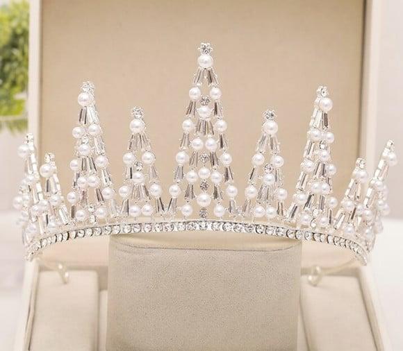 Coroa Tiara com pérolas e strass Prata