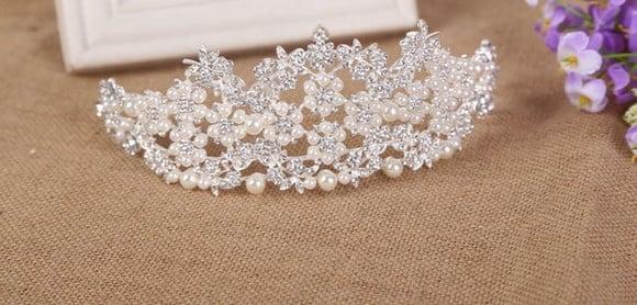 Coroa Tiara Flor de Pérolas Rosé ou Prata