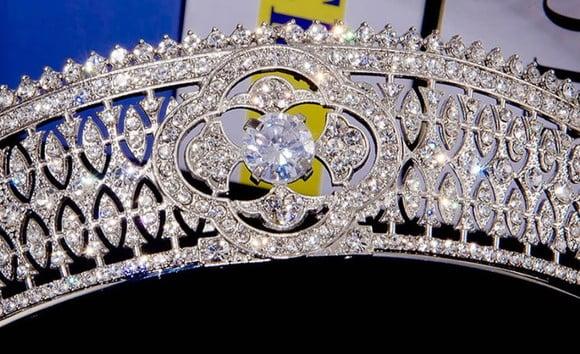 Coroa Tiara Rendada de Strass prata