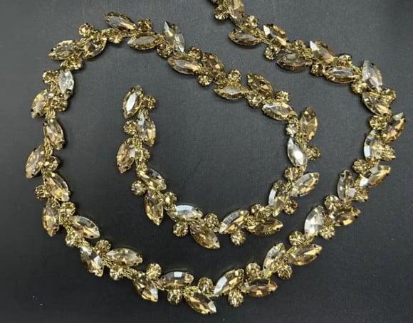 Corrente Dourada Folhas de Strass (em Vidro)