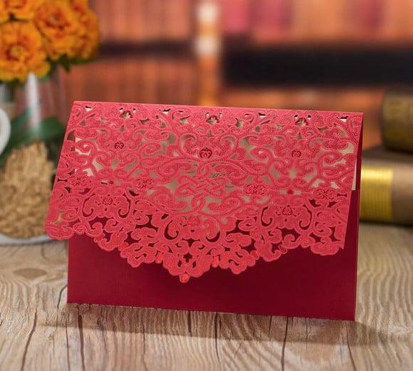 Envelope Rendado Vermelho para convite