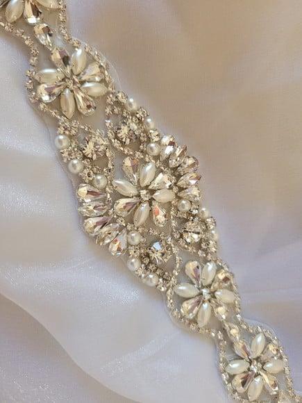 Kit Cinto e Dois Apliques de Strass com Pérolas Prata