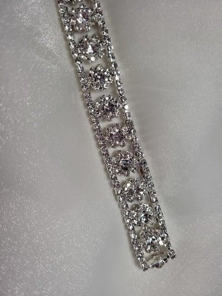 Kit com 4 Apliques Folhas de Strass Prata 56cm Cada