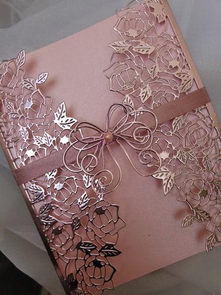 Kit com 50 Convites Rosa Metalizado Modelo Folhas