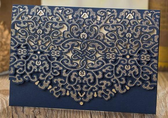 Kit com 75 envelopes rendados azul com dourado + impressão