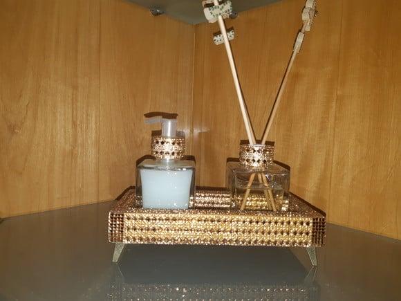 Kit Lavabo com bandeja decorada com strass e espelho