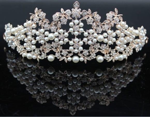 Tiara Flores de pérolas e strass