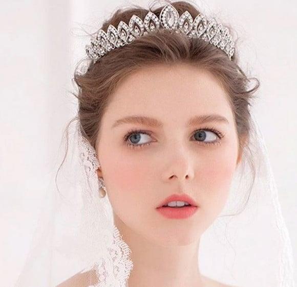 Tiara delicada de strass para noivas