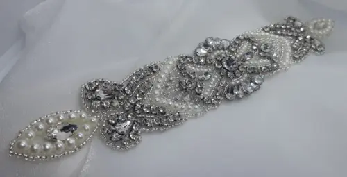 Aplique de strass e pérolas