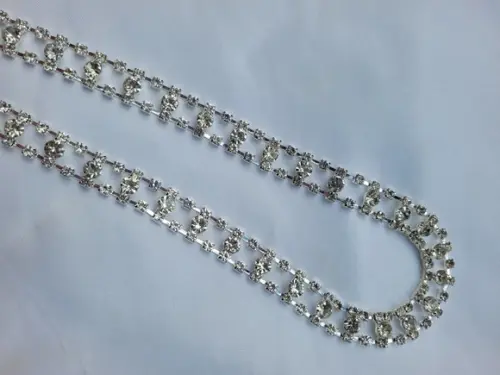 Aplique Fino de Strass Prata para Cinto, Alças, Sapatos