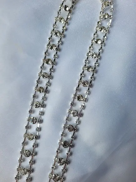 Aplique Fino de Strass Prata para Cinto, Alças, Sapatos