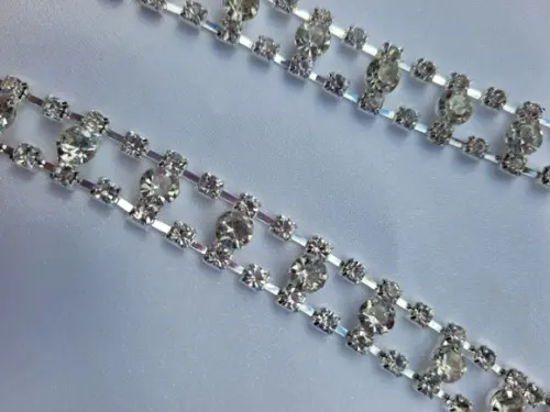 Aplique Fino de Strass Prata para Cinto, Alças, Sapatos