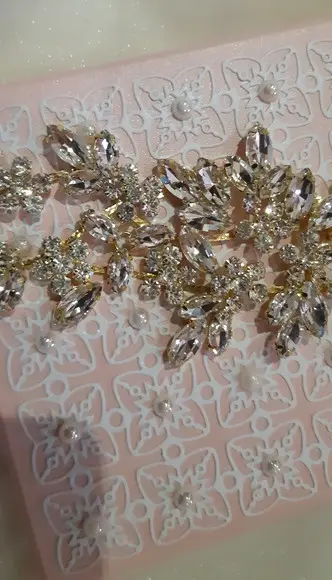 Aplique Folhas de Strass Dourado