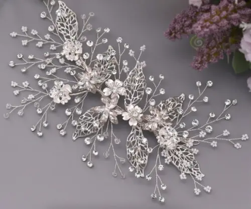 Arranjo de cabeça flores e folhas de strass prata
