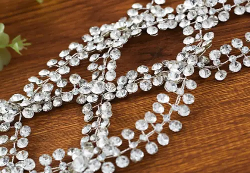 Arranjo de cabeça quadriculado de strass