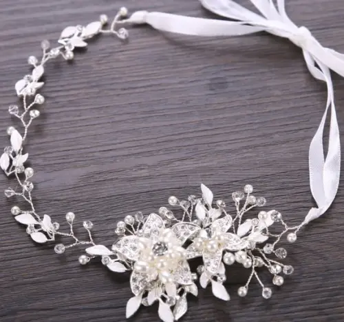 Arranjo de cabelo com flores e pérolas dourado ou prata