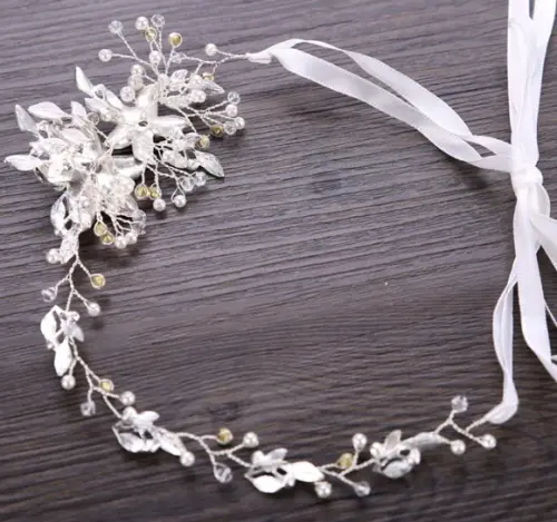Arranjo de cabelo com flores e pérolas dourado ou prata