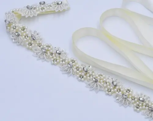 Cinto Bordado com pérolas, flores e strass