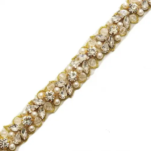 Cinto Bordado com Strass e Pérolas Pespontado Dourado