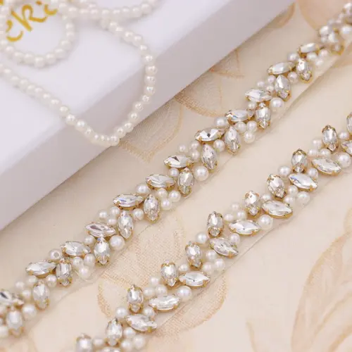 Cinto Bordado com Strass e Pérolas Dourado Cintura até 90cm