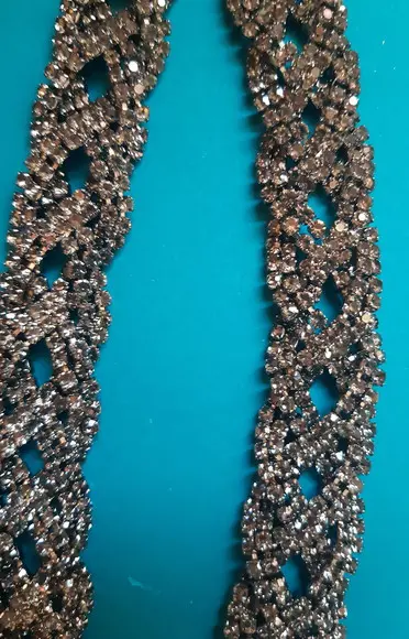 Cinto de Metal Trançado de Strass Preto