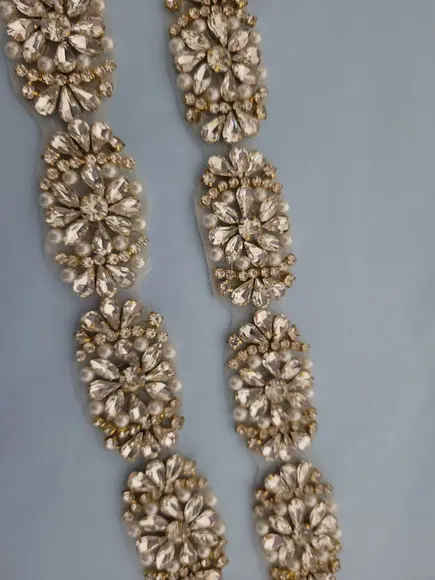 Cinto de Strass Dourado com Pérolas