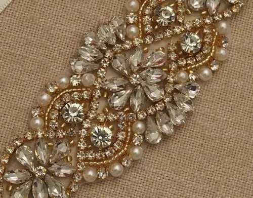 Cinto de Strass Dourado com Pérolas Aplique 55 cm